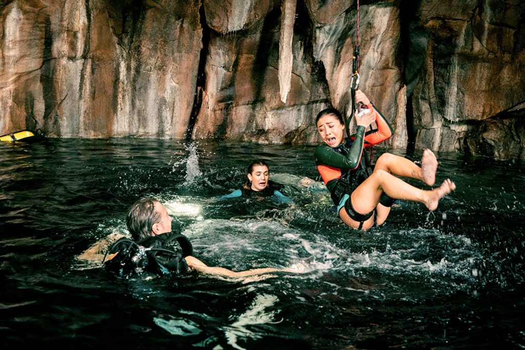 hanging on the climbing rope in 47 Meters Down Uncaged